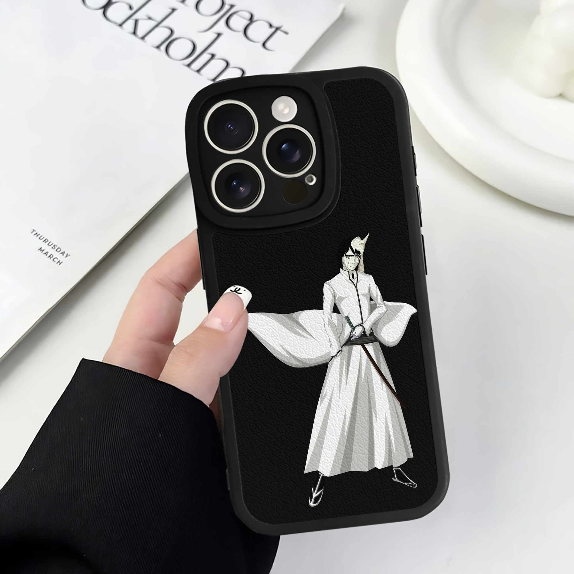 （画像用） ブリーチ ウルキオラ·シファー BLEACH Ulquiorra cifer 【iPhone 16シリーズ対応】シリコンスマホケース（レザー調） 材質：シリコン